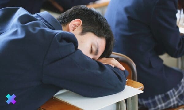 zasypianie dziecka na lekcji