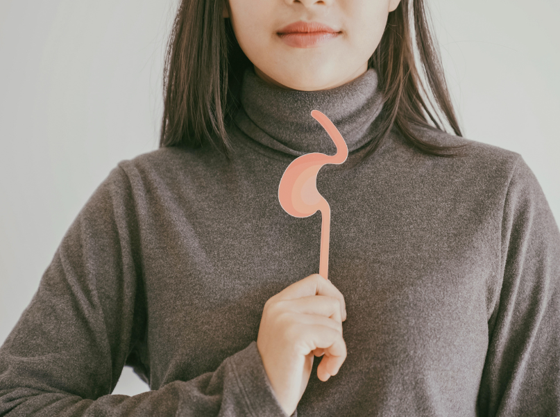 Refluks krtaniowo-gardłowy: objawy, które łatwo zlekceważyć