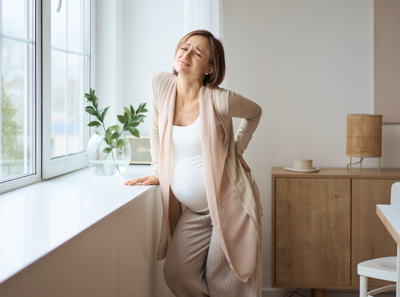 Bóle pleców w ciąży: co można, a czego unikać?