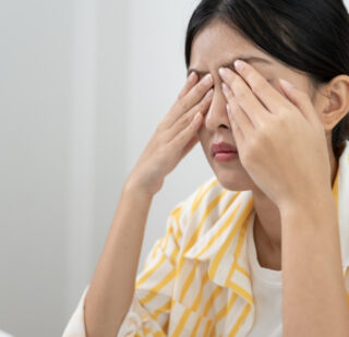 uczucie ciała obcego w oku