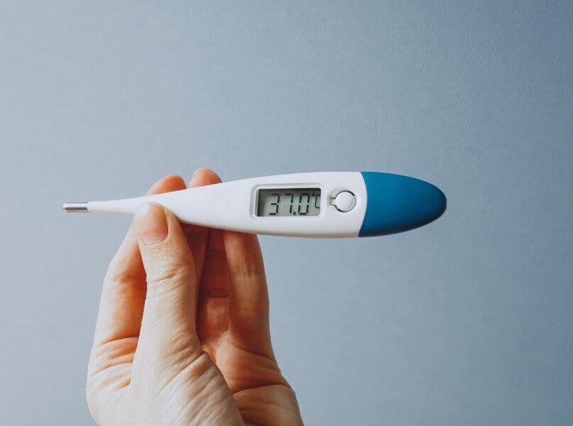 Dreszcze i stan podgorączkowy bez infekcji – kiedy przyczyną może być stres?